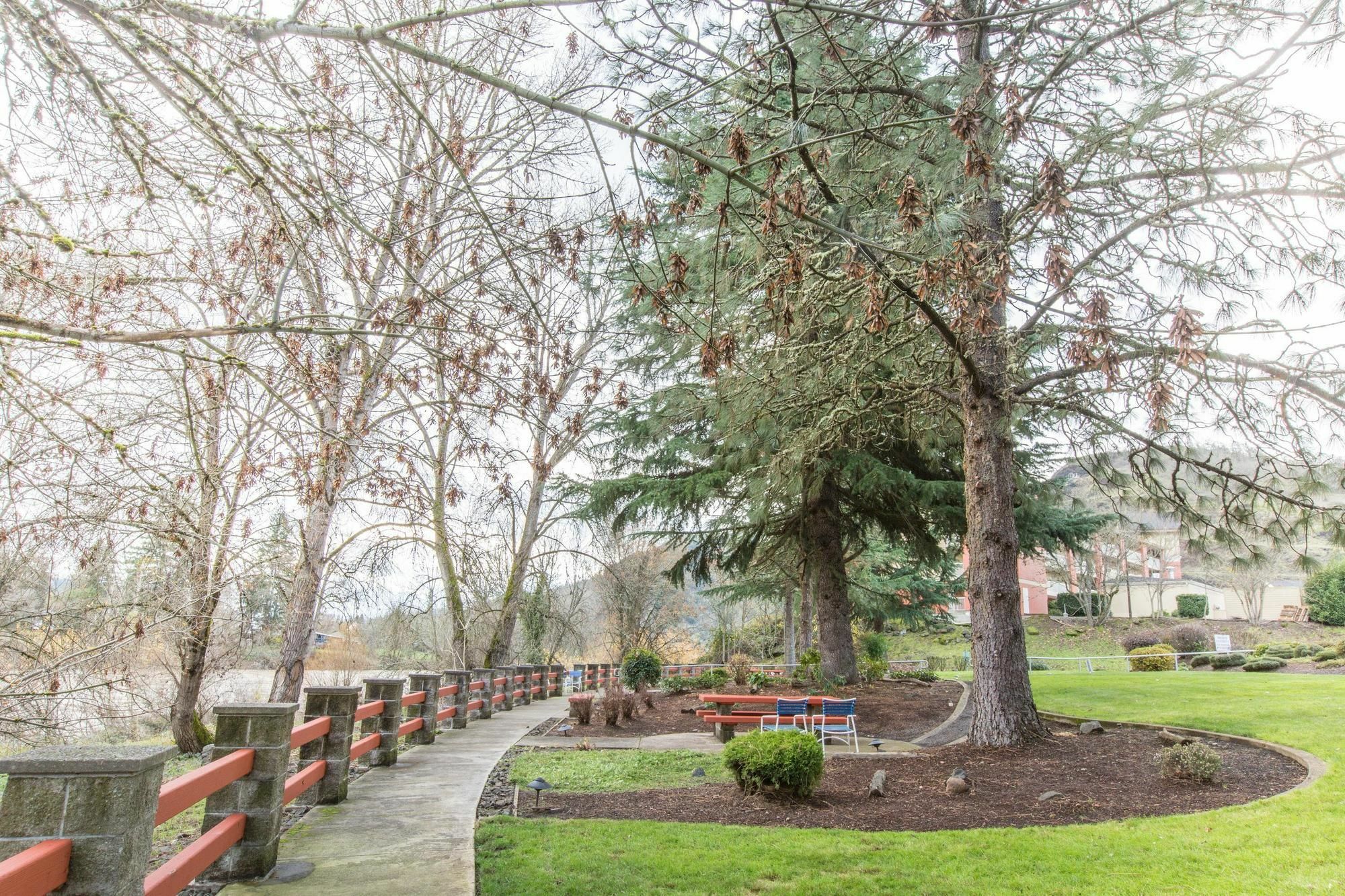 Riverfront Inn Roseburg Luaran gambar