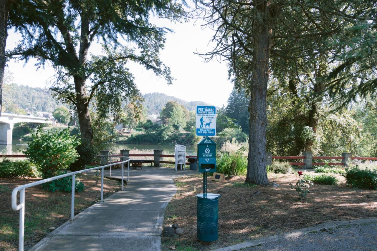 Riverfront Inn Roseburg Luaran gambar